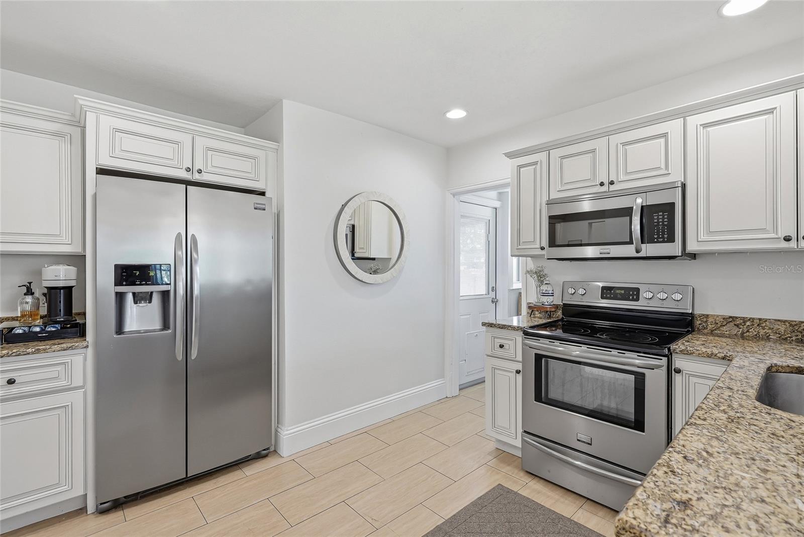 6031 HOBSON ST NE — photo 14