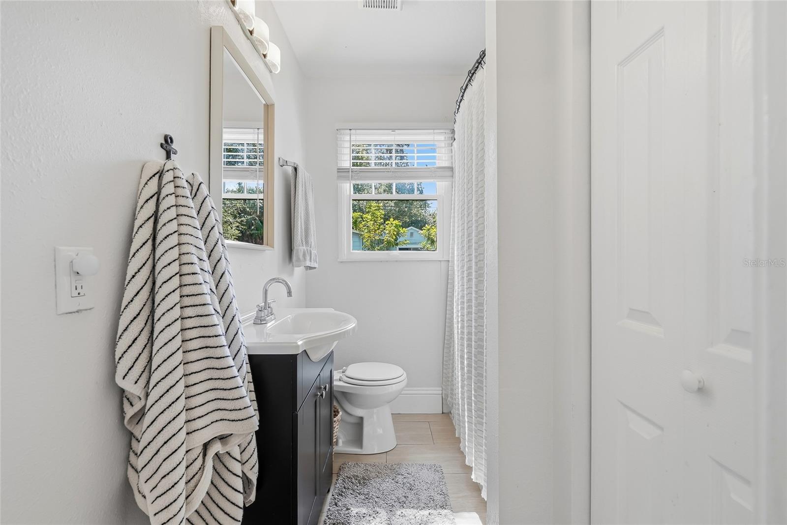 6031 HOBSON ST NE — photo 21