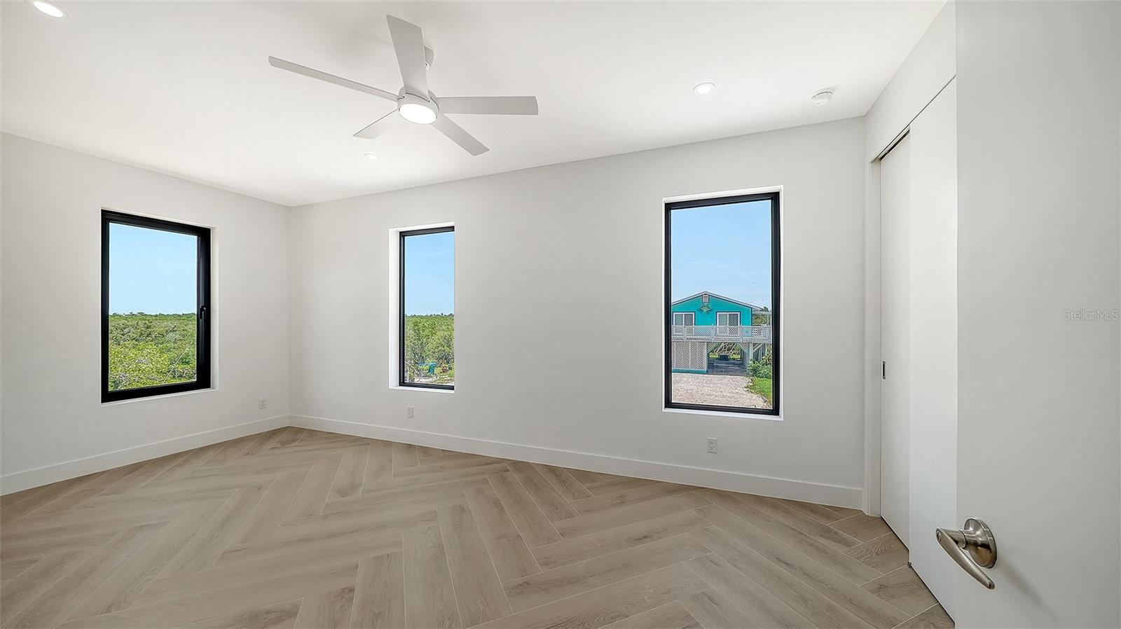 2908 AVENUE B — photo 28