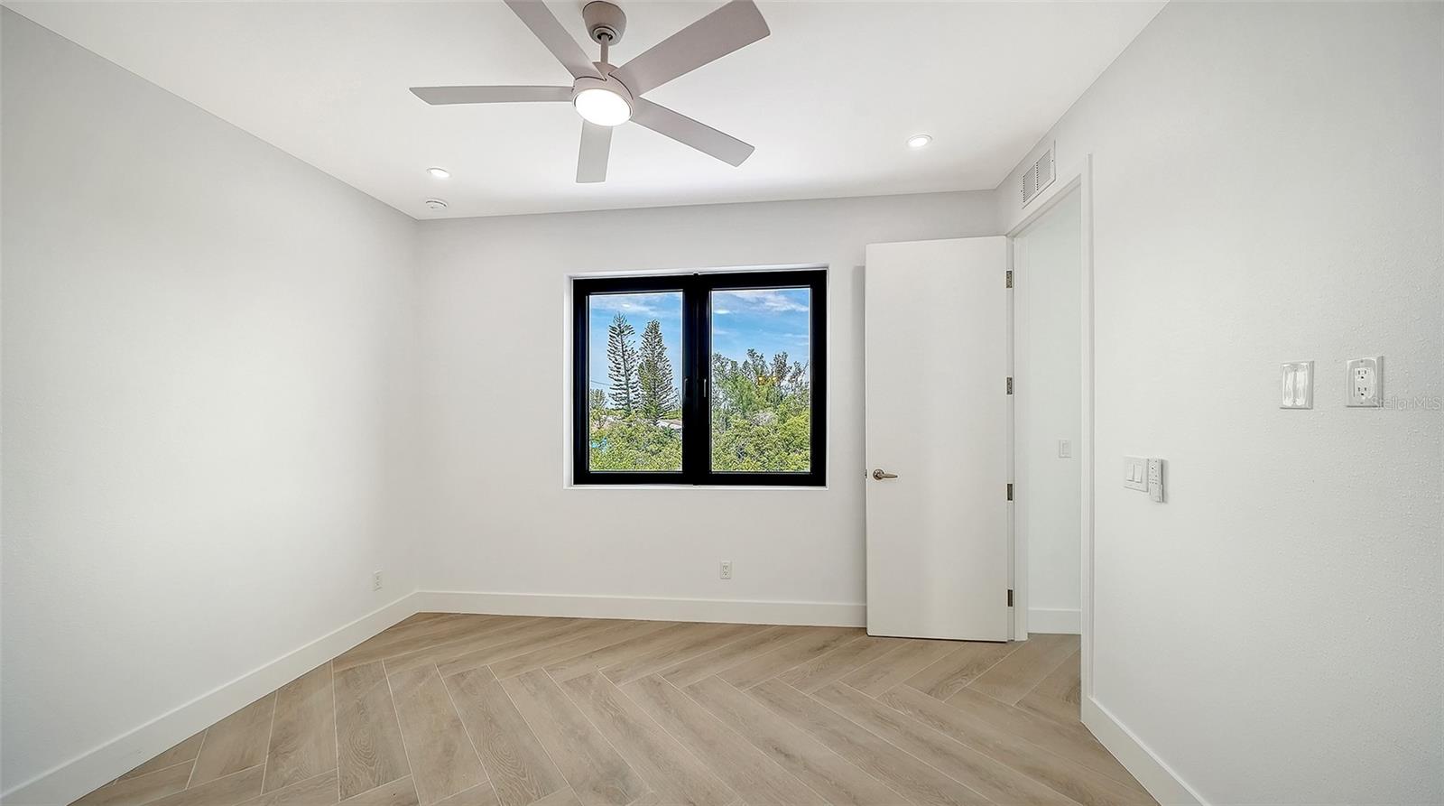 2908 AVENUE B — photo 25