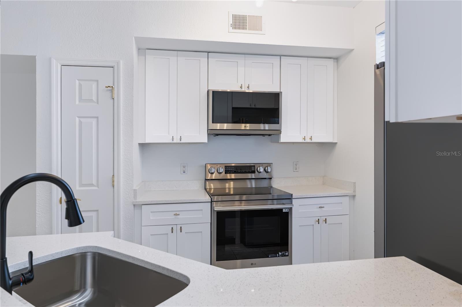 9818 LAKE CHASE ISLAND WAY #9818 — photo 21