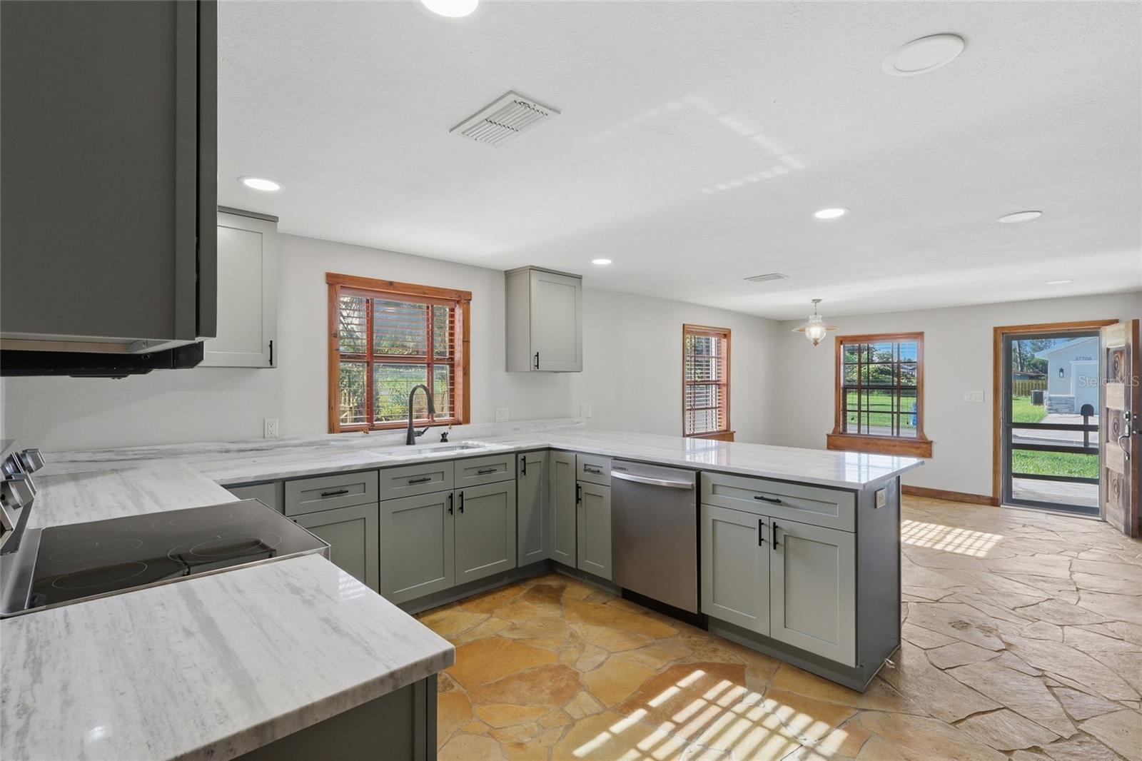 37715 DIXIE AVE — photo 5