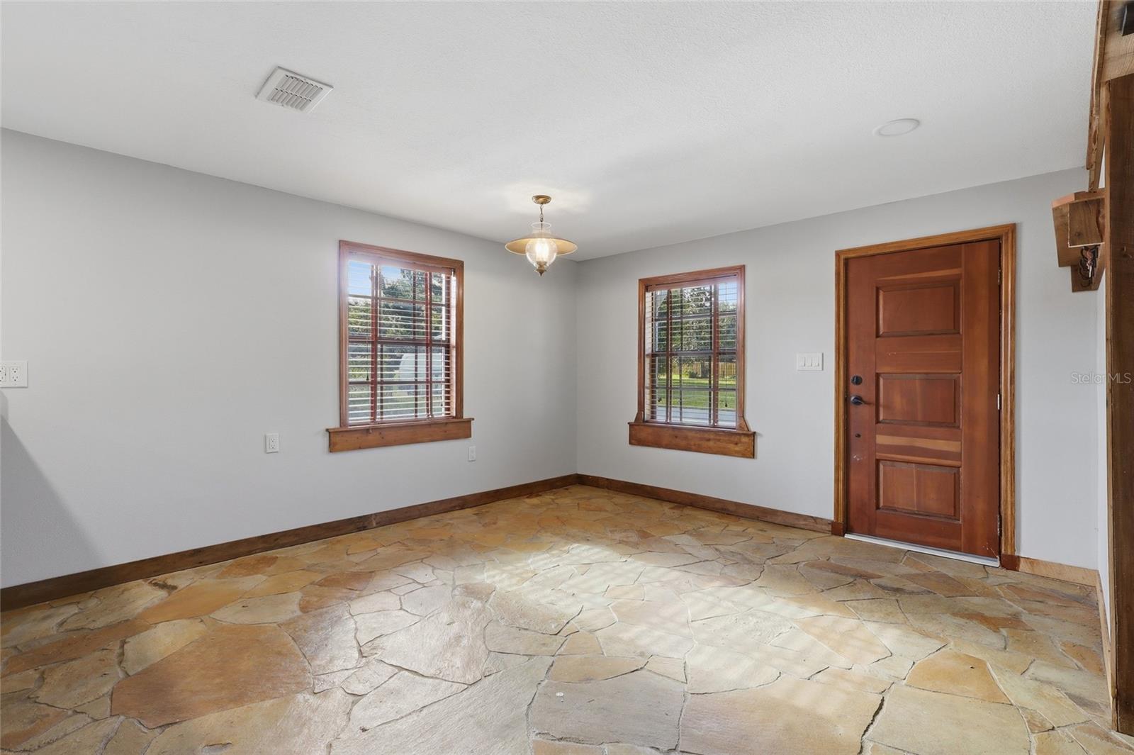 37715 DIXIE AVE — photo 10