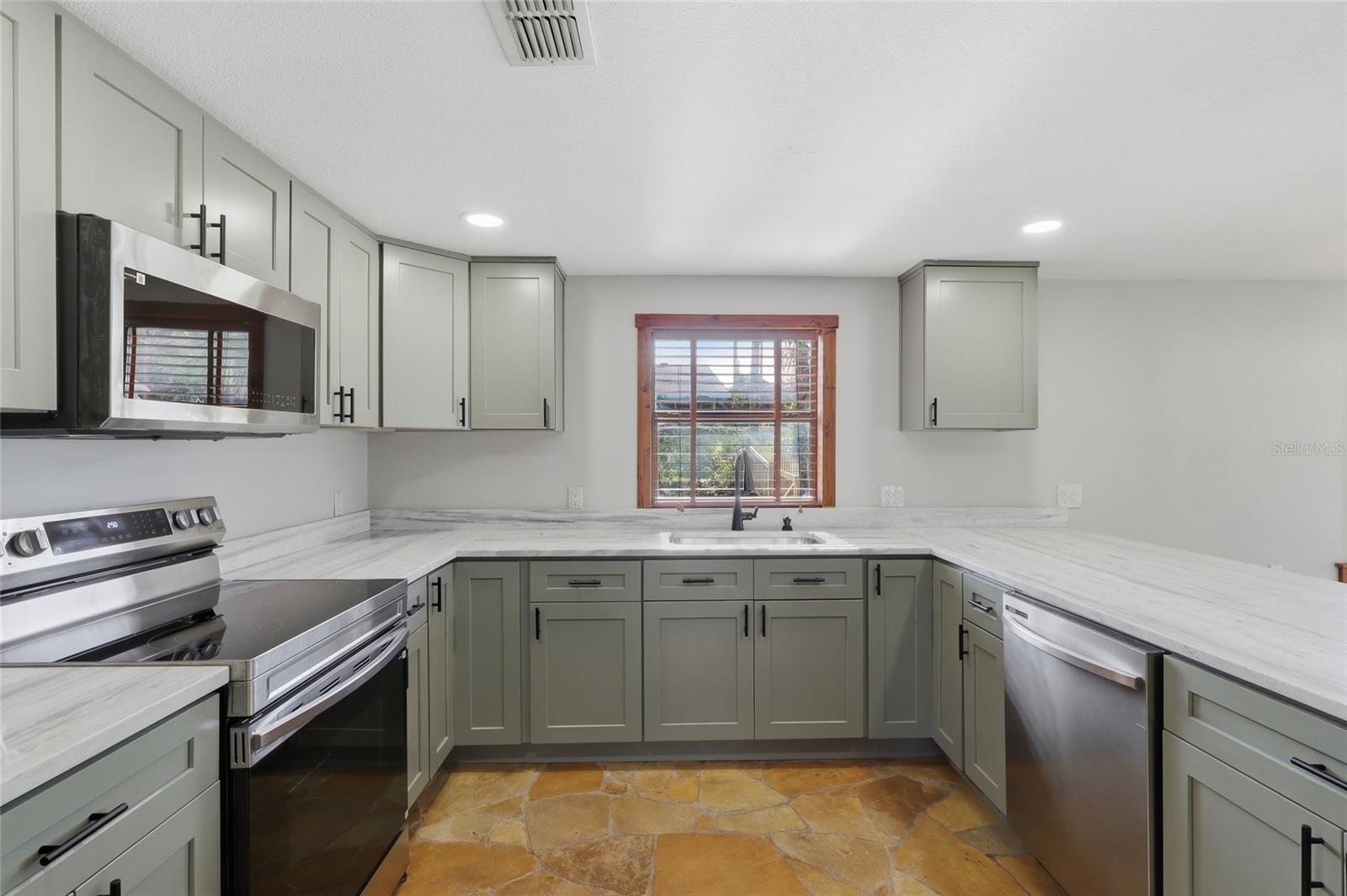 37715 DIXIE AVE — photo 3