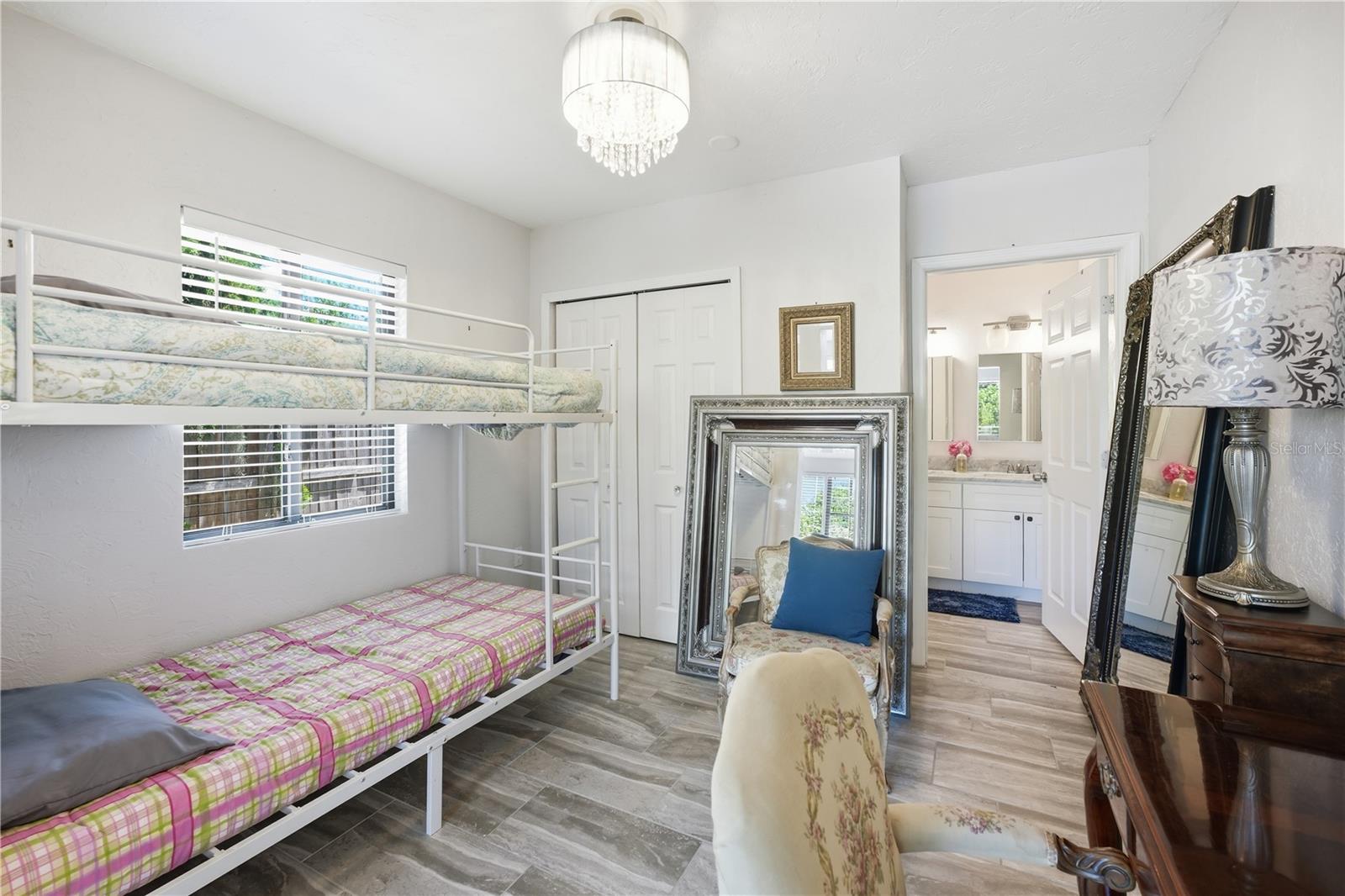 4925 REMINGTON DR — photo 32