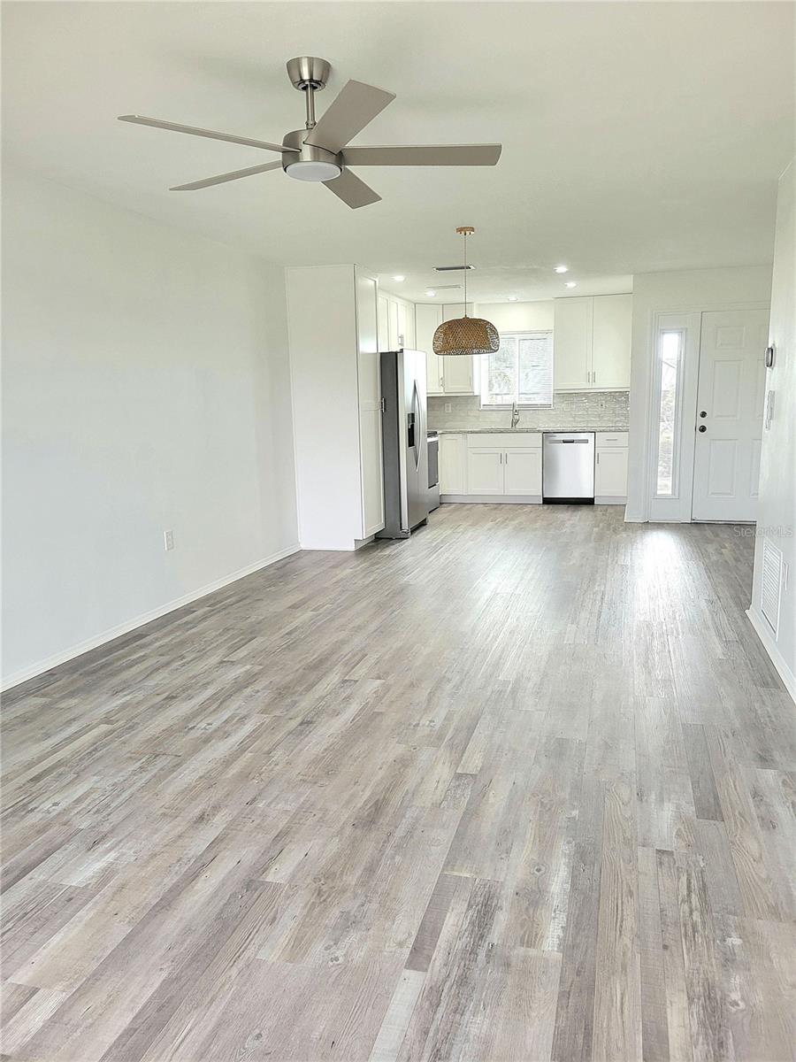 957 SANDPIPER CIR #0 — photo 3