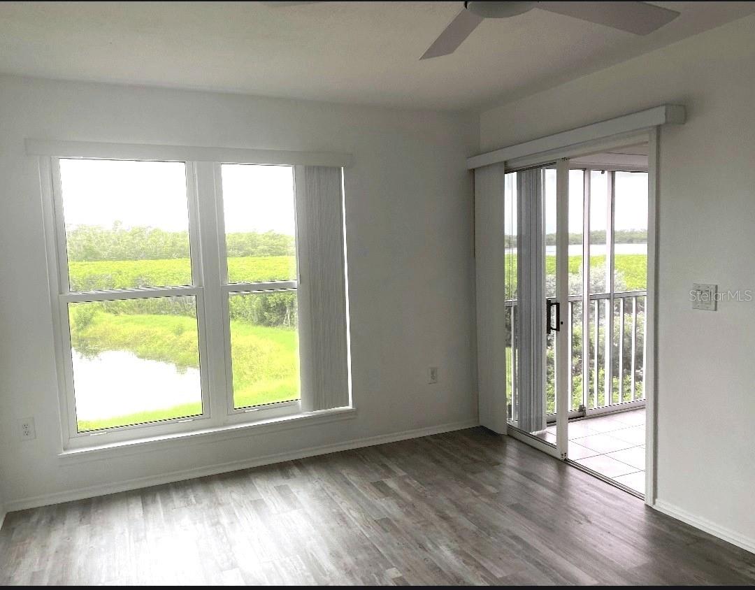 957 SANDPIPER CIR #0 — photo 2