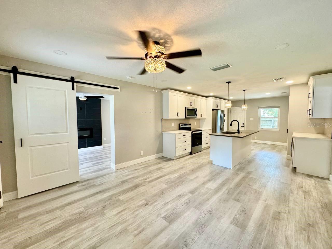 1918 E SHADOWLAWN AVE — photo 3