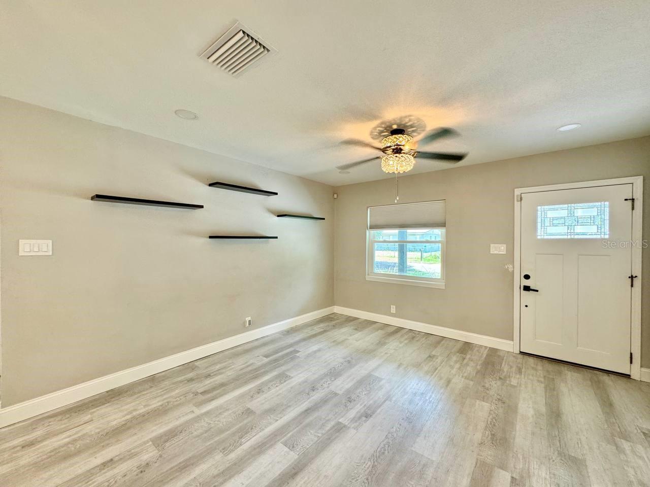 1918 E SHADOWLAWN AVE — photo 4