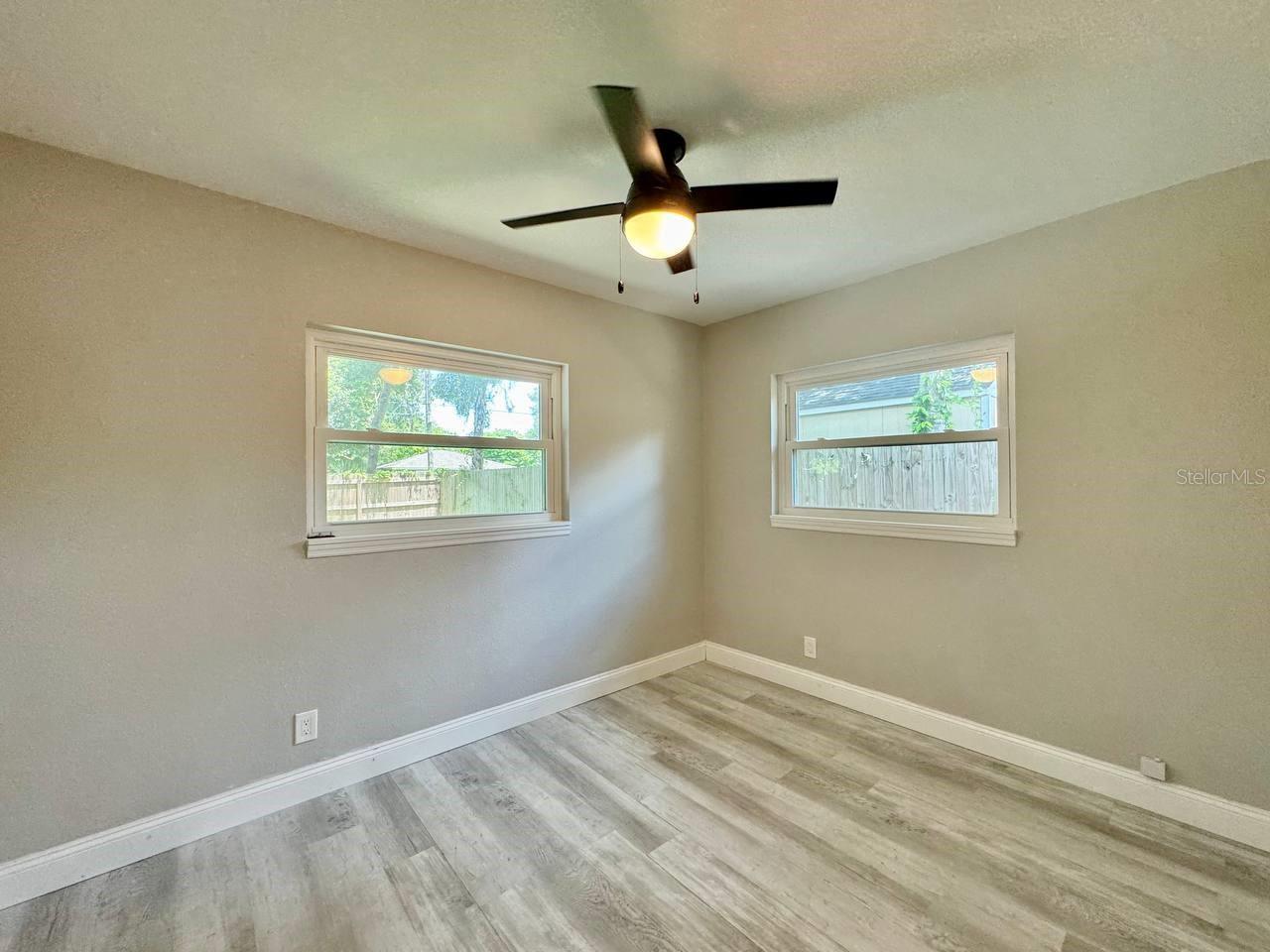 1918 E SHADOWLAWN AVE — photo 23
