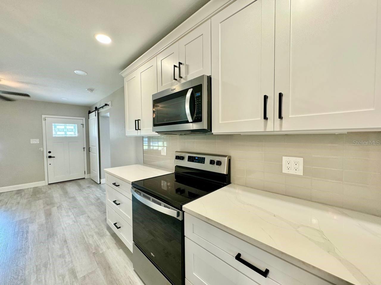 1918 E SHADOWLAWN AVE — photo 8