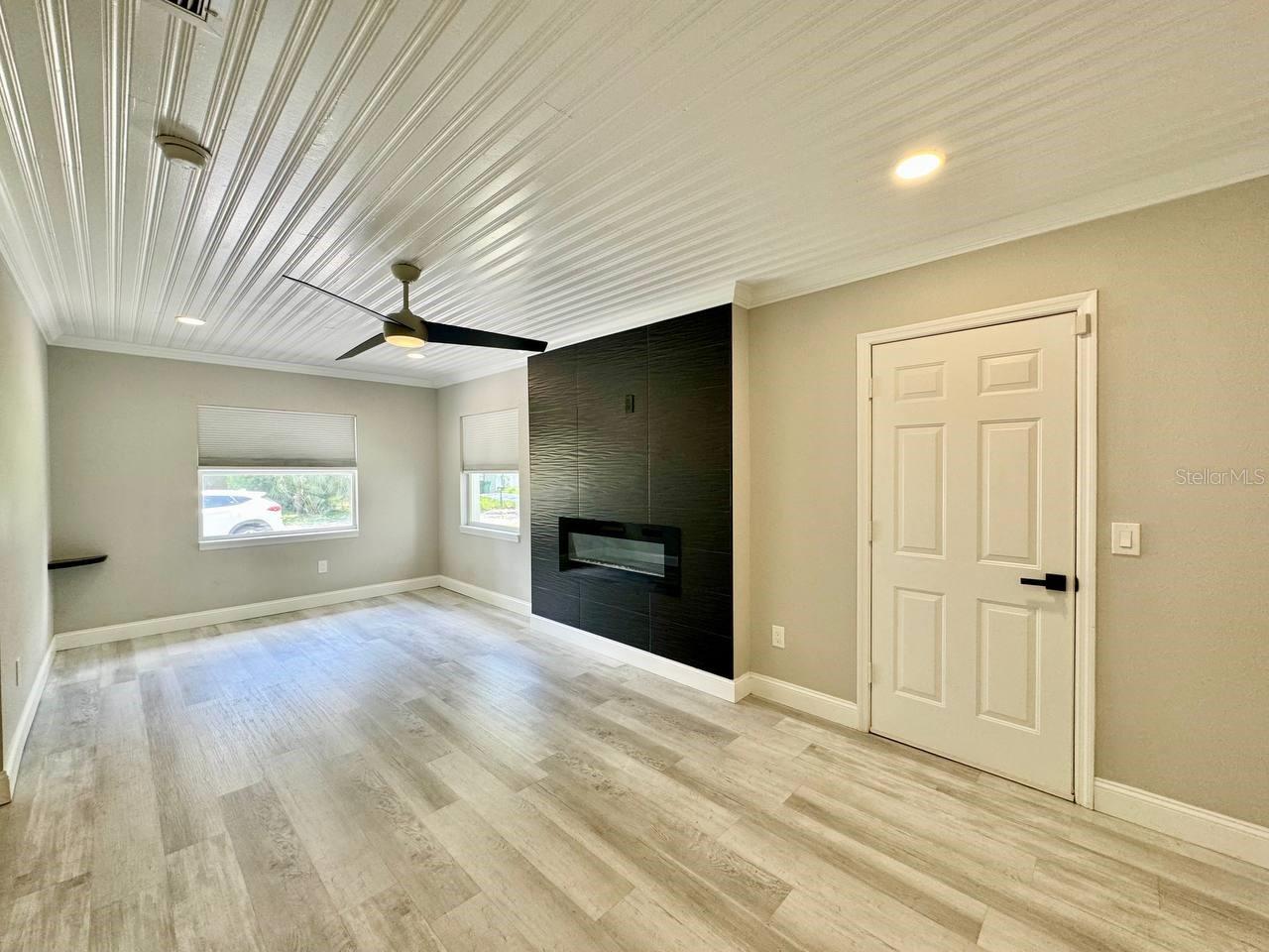1918 E SHADOWLAWN AVE — photo 13