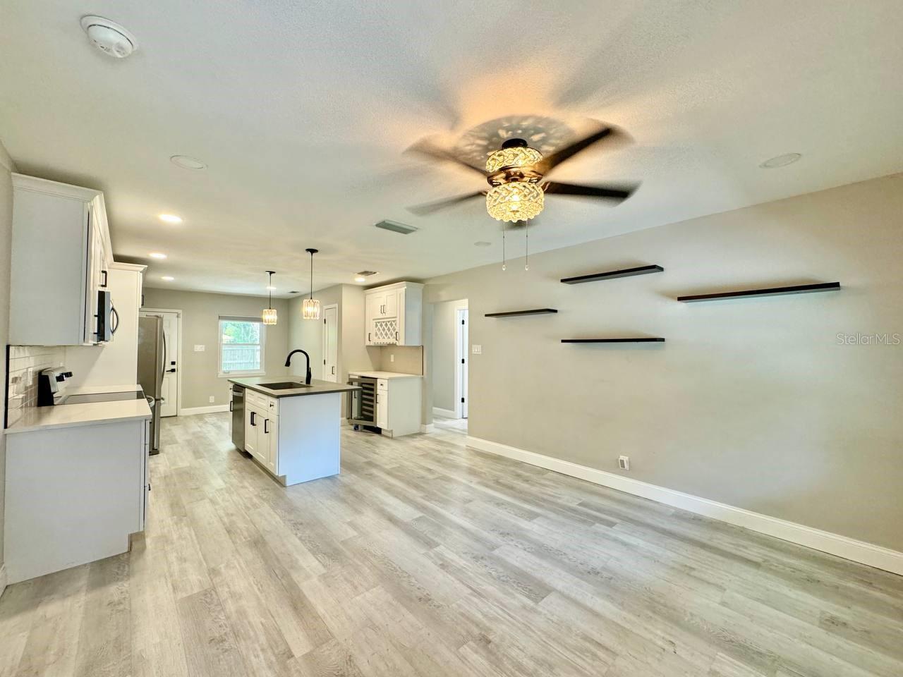 1918 E SHADOWLAWN AVE — photo 2
