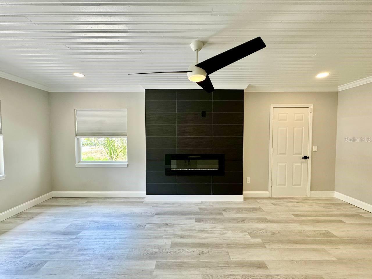 1918 E SHADOWLAWN AVE — photo 11