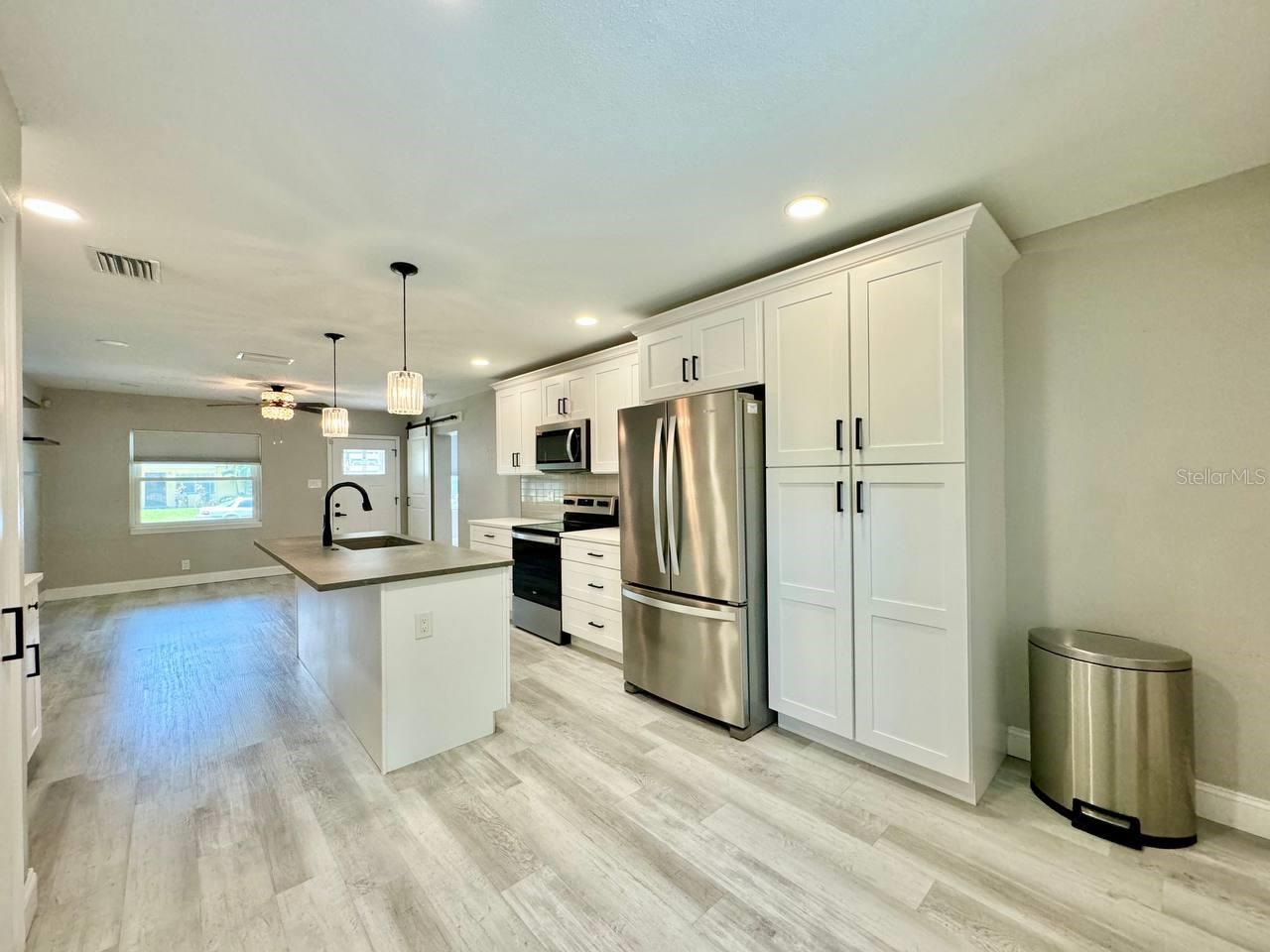 1918 E SHADOWLAWN AVE — photo 10