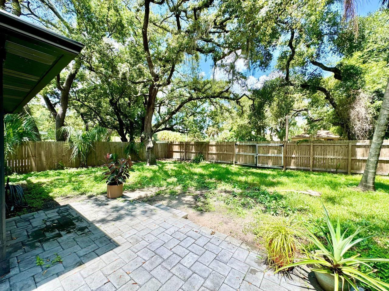 1918 E SHADOWLAWN AVE — photo 26