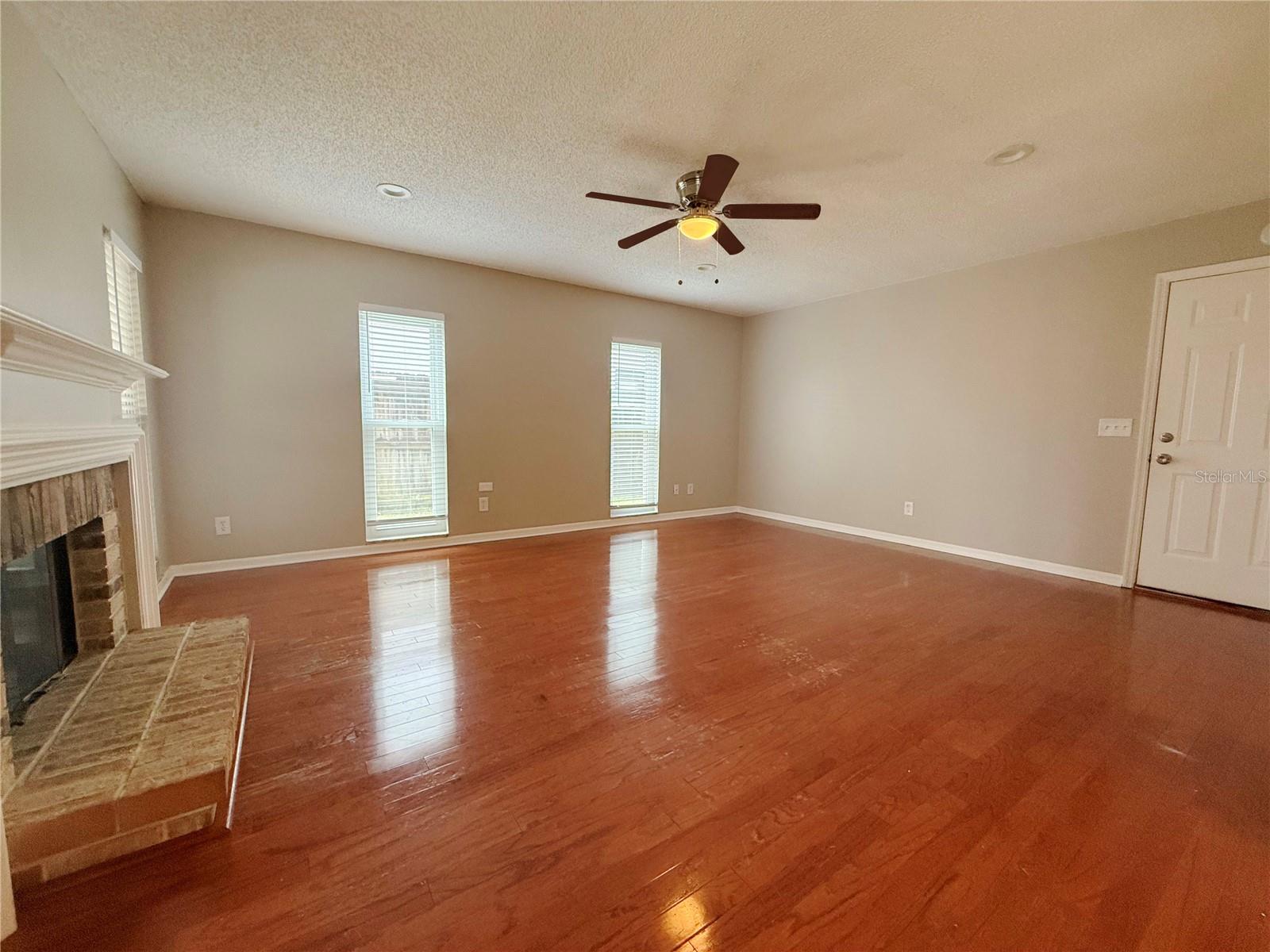 2609 CRESTFIELD DR — photo 9