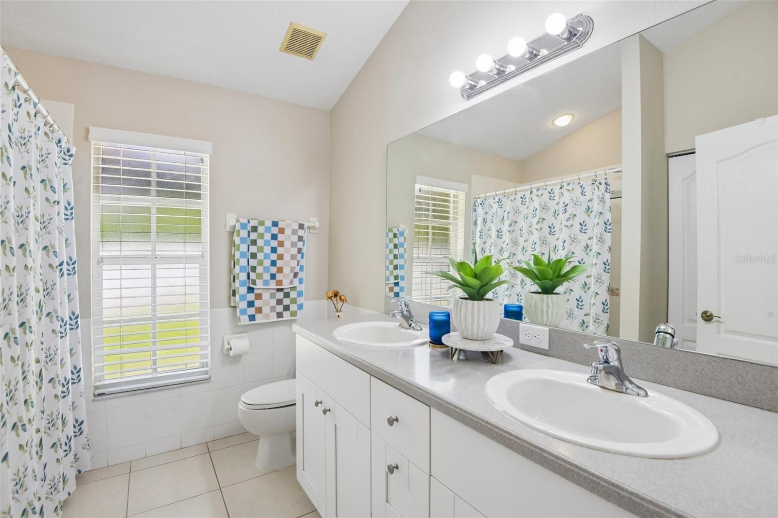 1701 COUNTRY TRAILS DR — photo 21