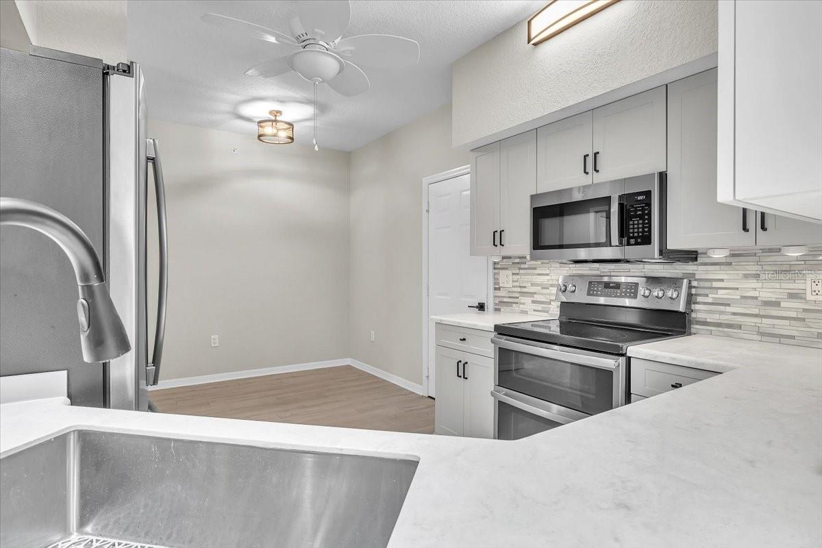7146 STRAND CIR — photo 11