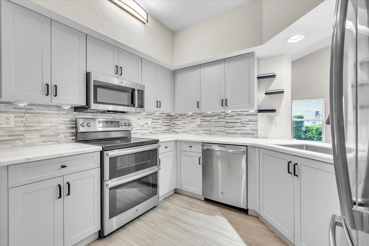 7146 STRAND CIR — photo 13