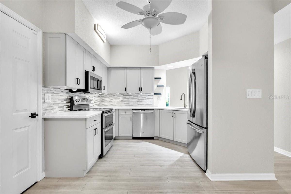 7146 STRAND CIR — photo 3