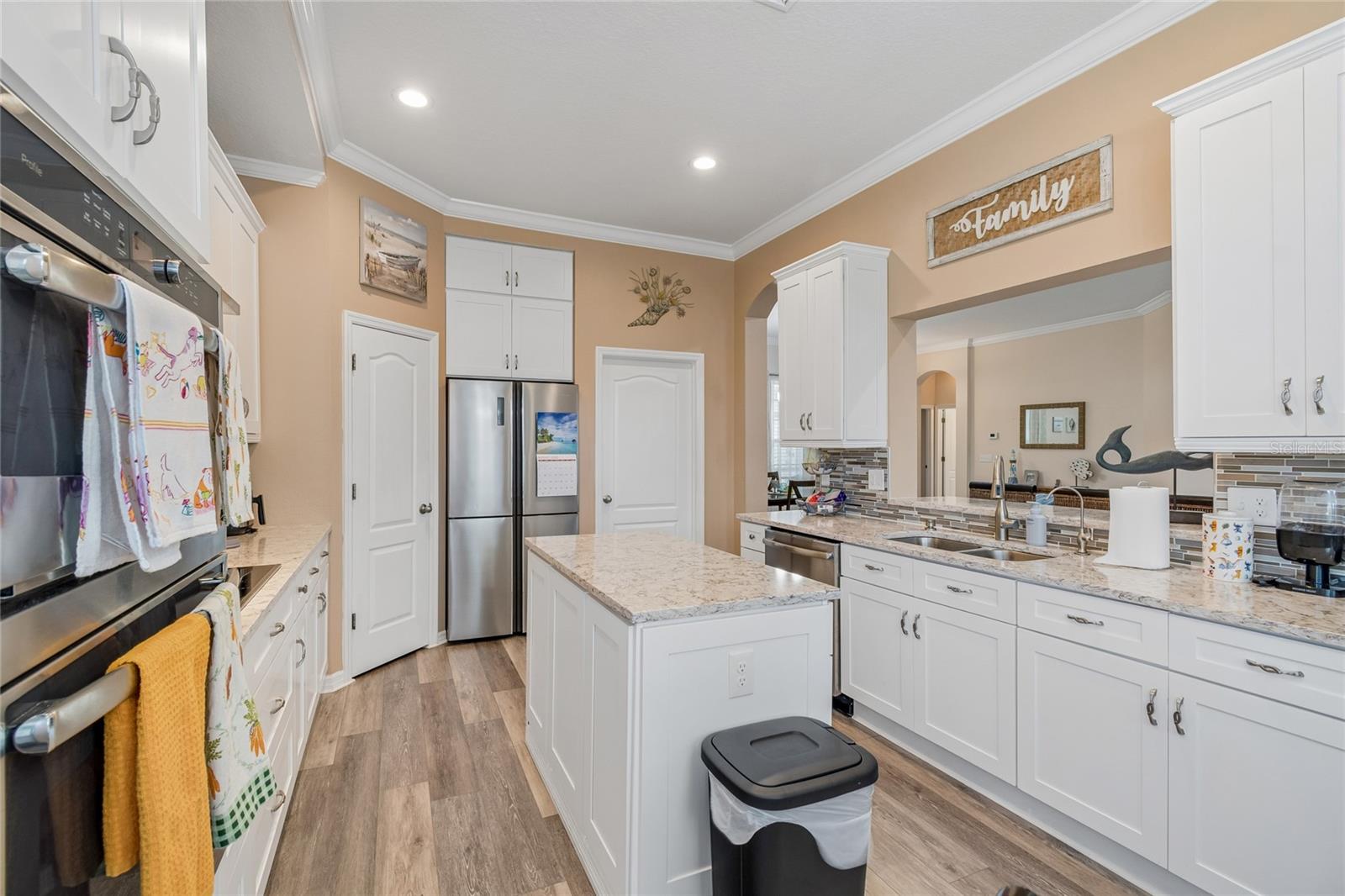 1119 VILLEROY DR — photo 22