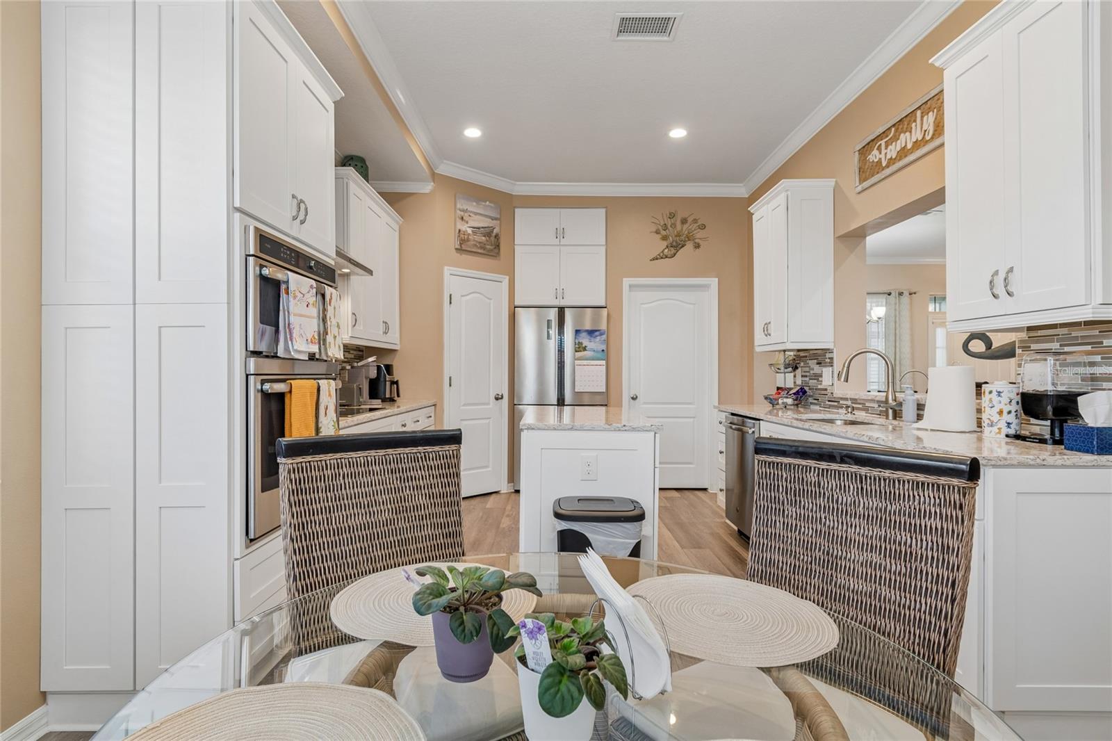 1119 VILLEROY DR — photo 15