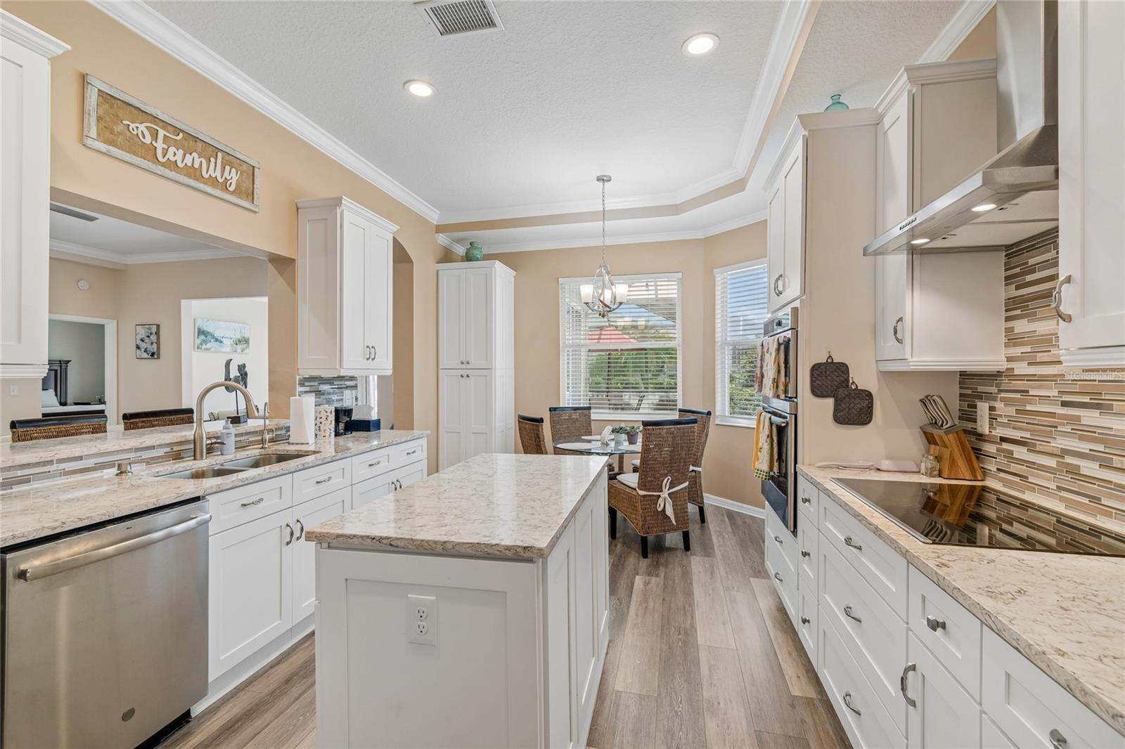 1119 VILLEROY DR — photo 20