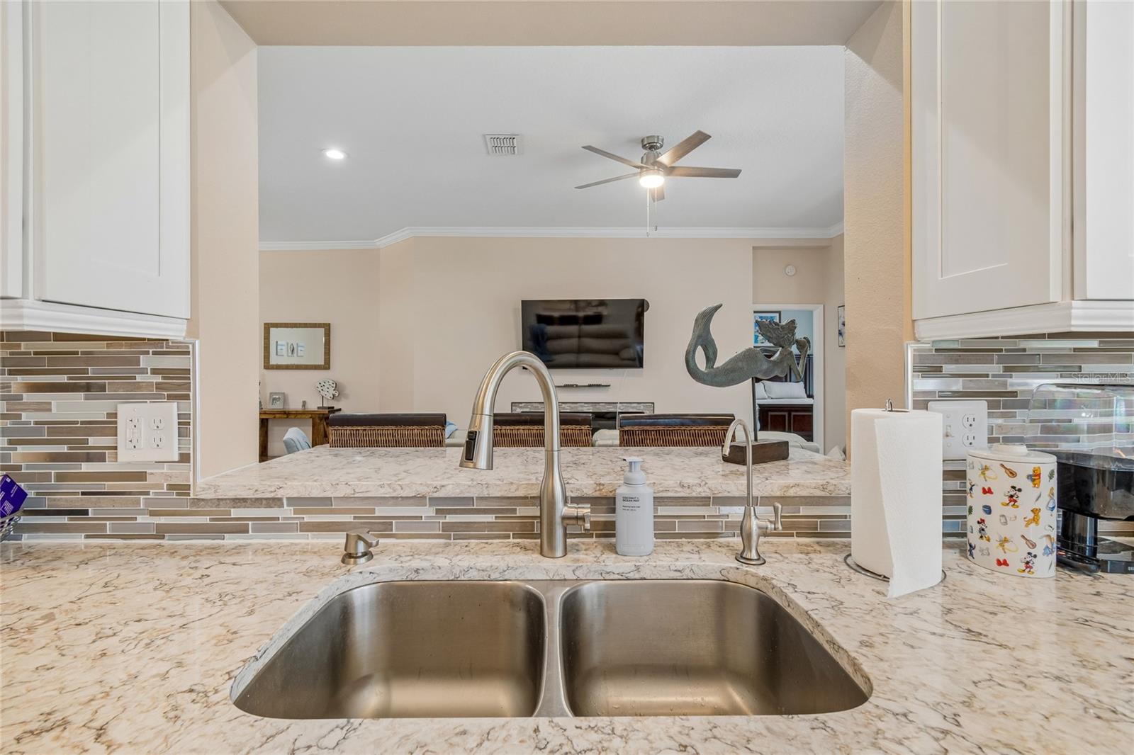 1119 VILLEROY DR — photo 23