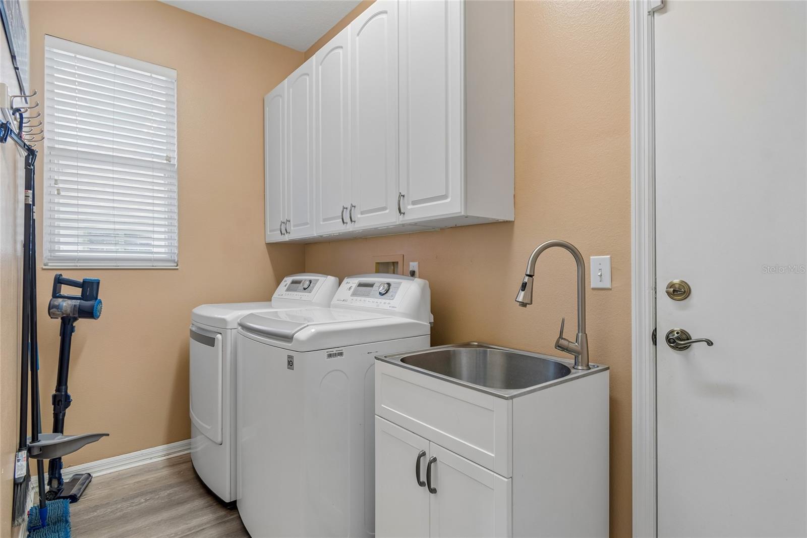 1119 VILLEROY DR — photo 39