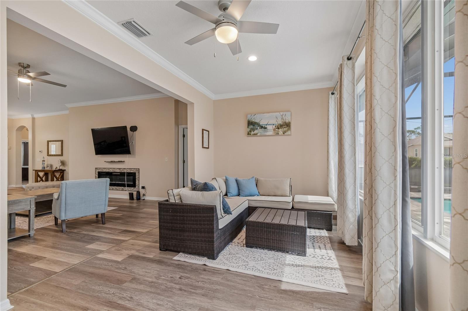 1119 VILLEROY DR — photo 29