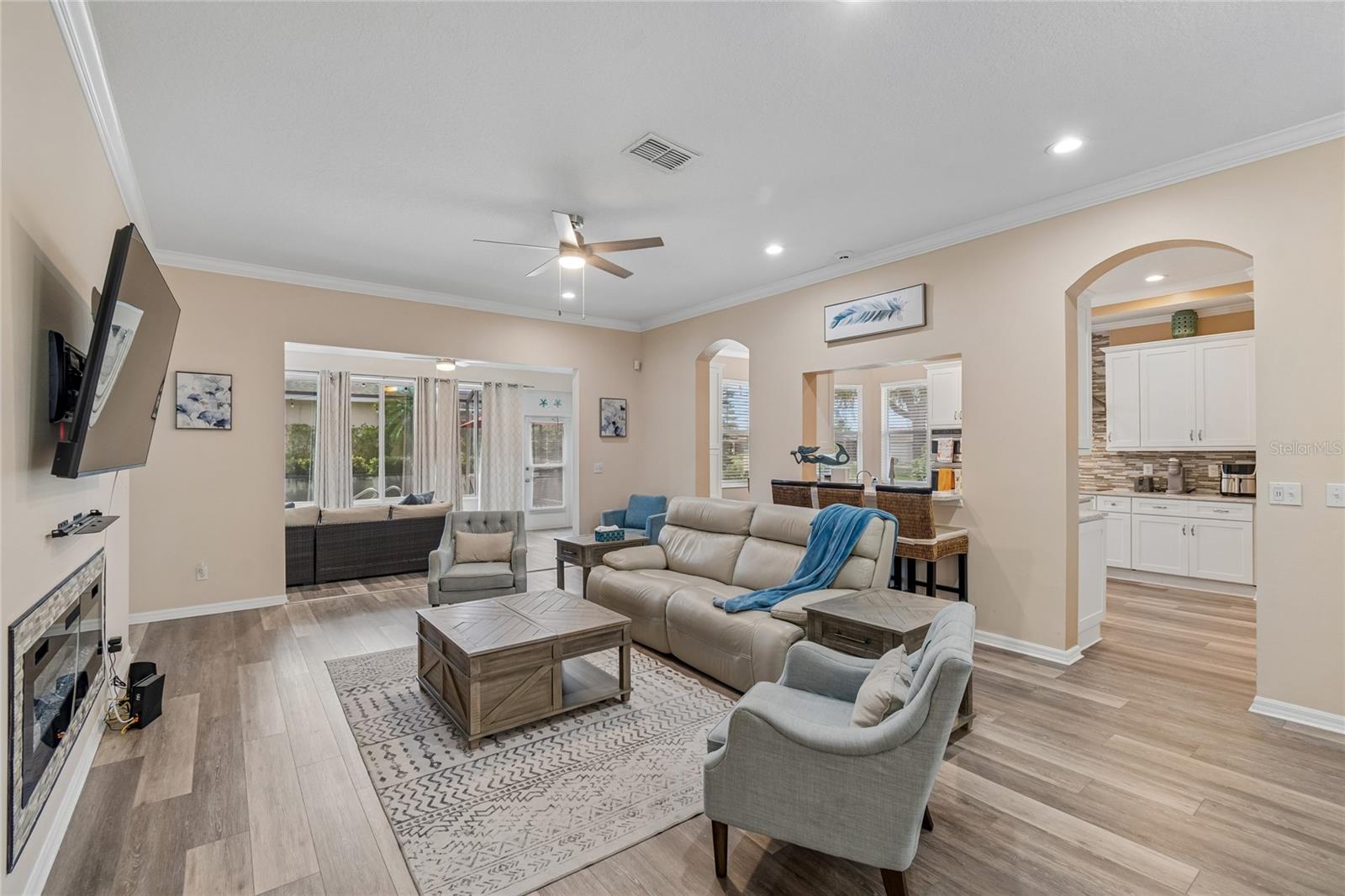 1119 VILLEROY DR — photo 12