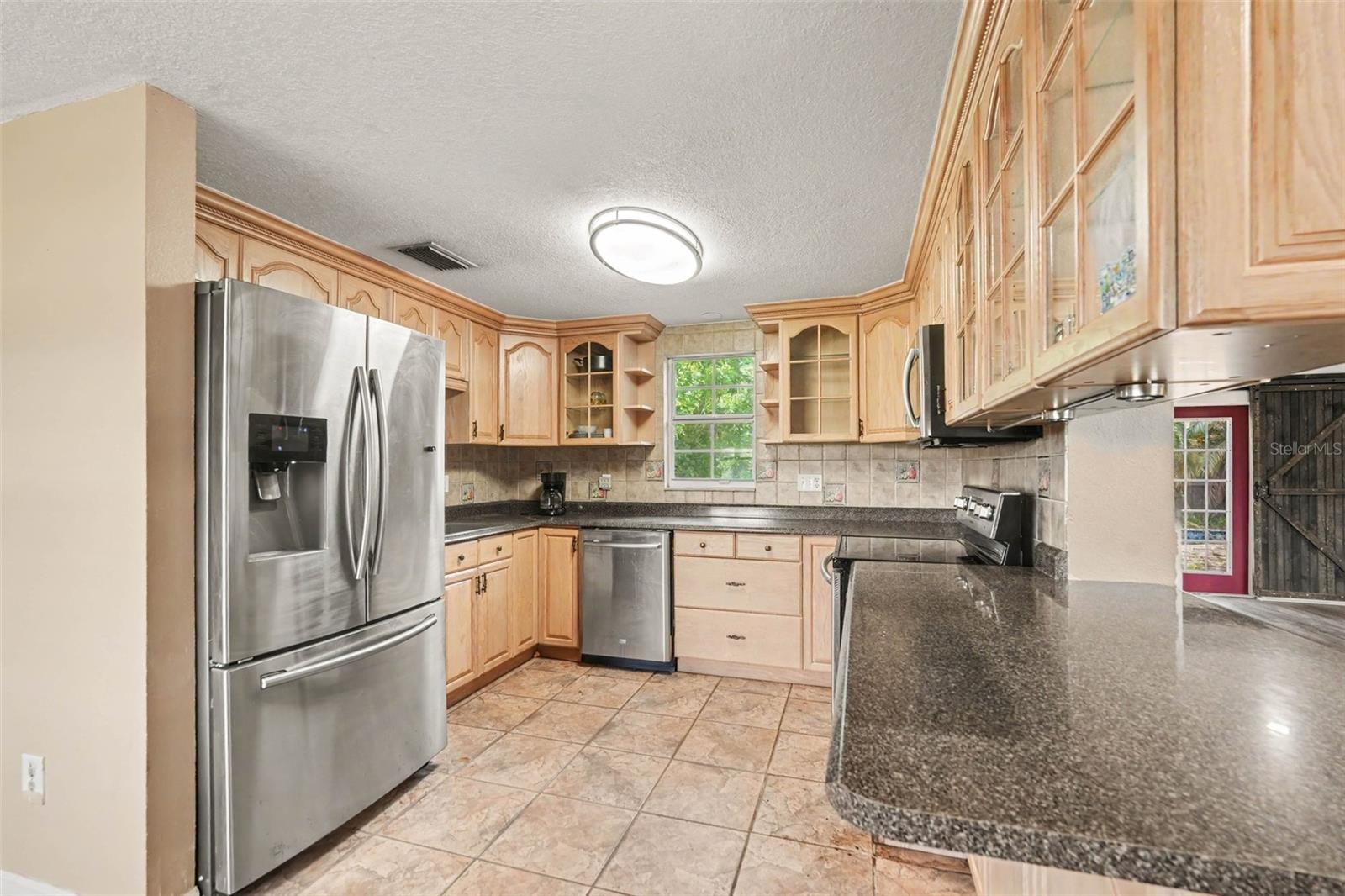 805 W COLLEGE AVE — photo 16