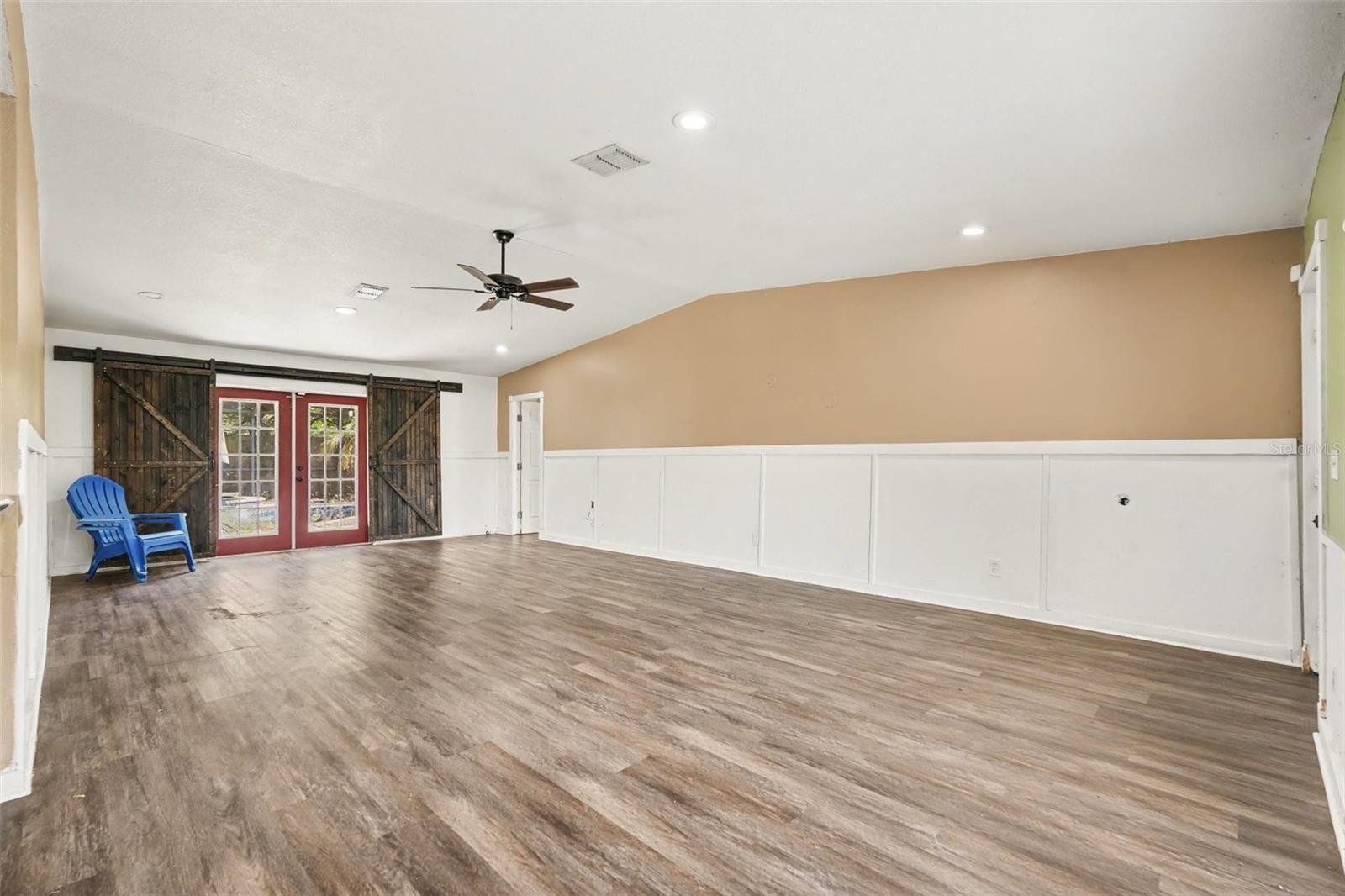 805 W COLLEGE AVE — photo 12