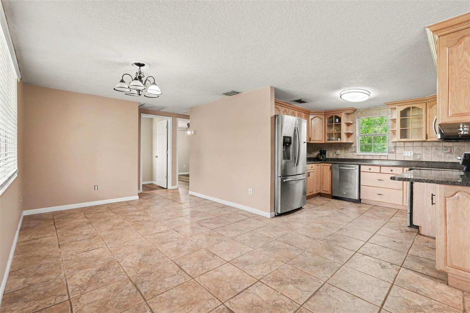 805 W COLLEGE AVE — photo 4