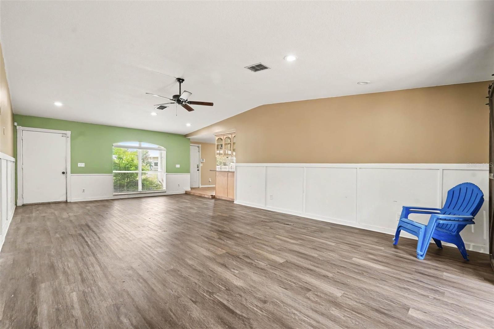 805 W COLLEGE AVE — photo 3