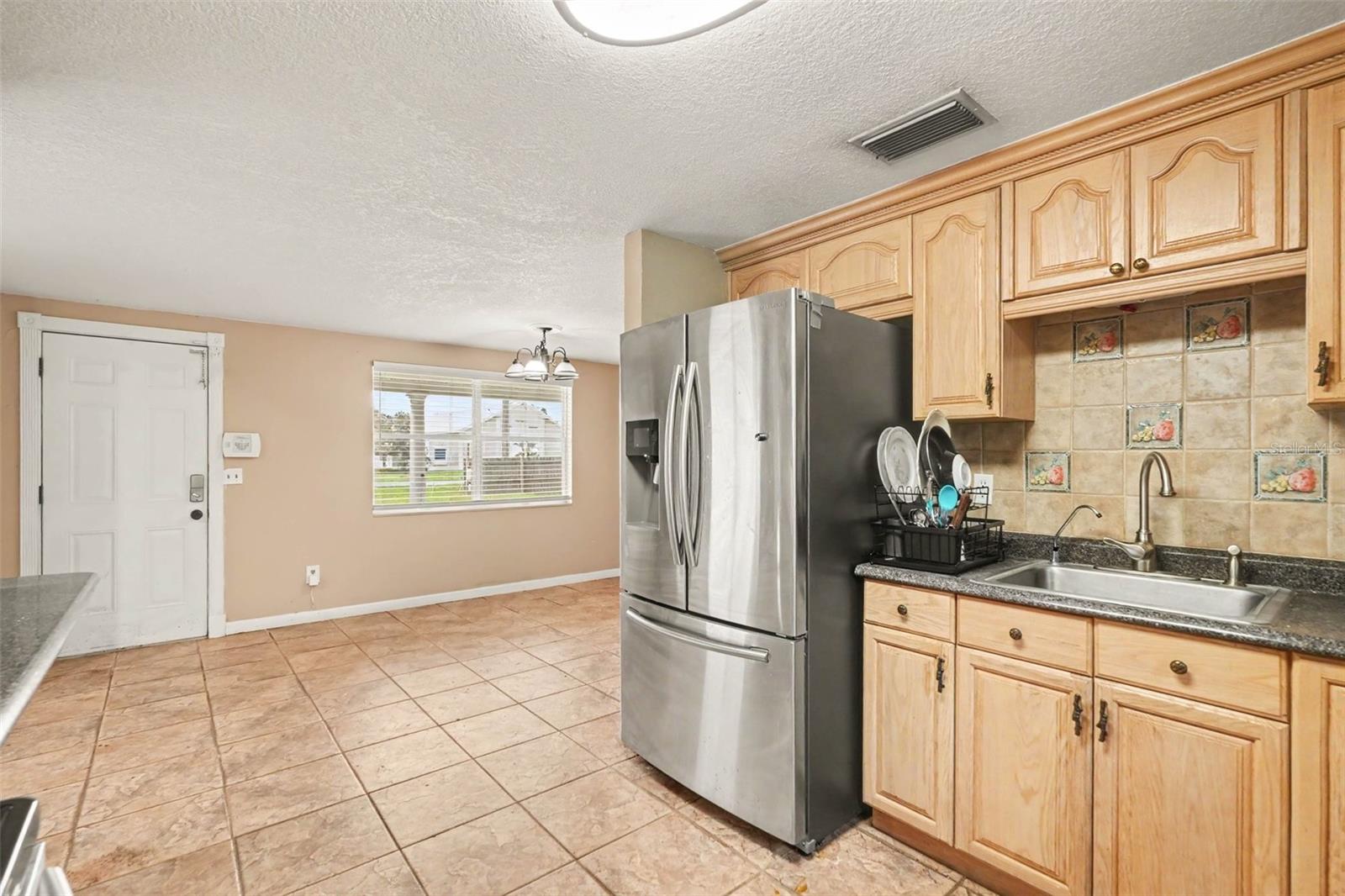 805 W COLLEGE AVE — photo 17