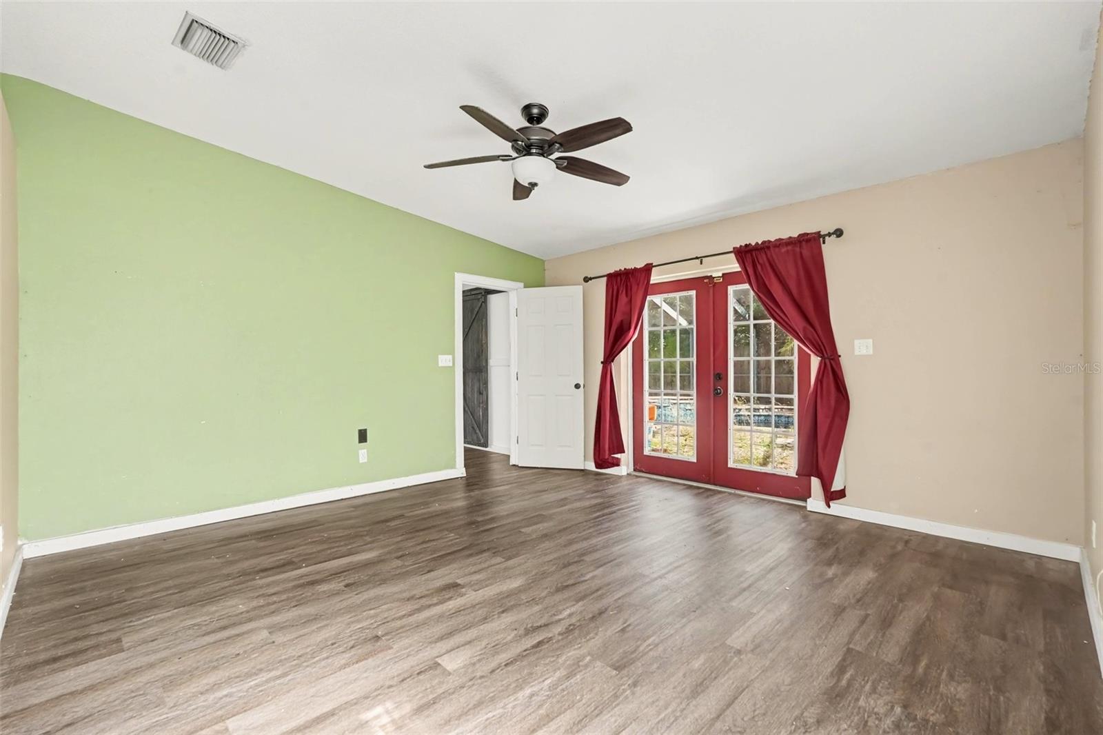 805 W COLLEGE AVE — photo 19