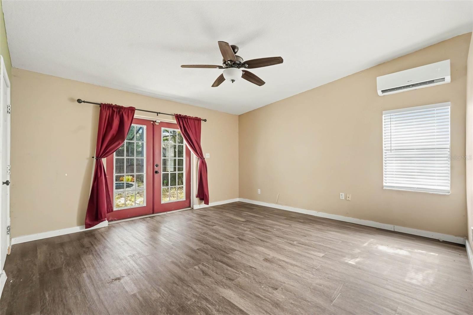 805 W COLLEGE AVE — photo 18