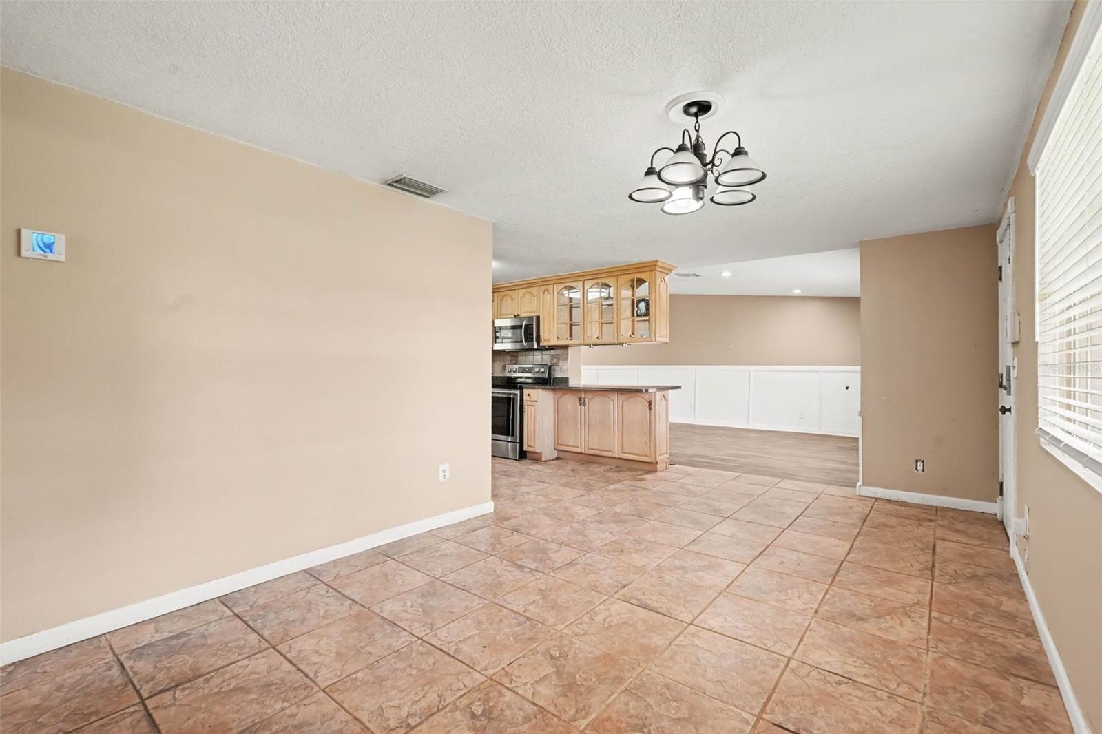 805 W COLLEGE AVE — photo 15