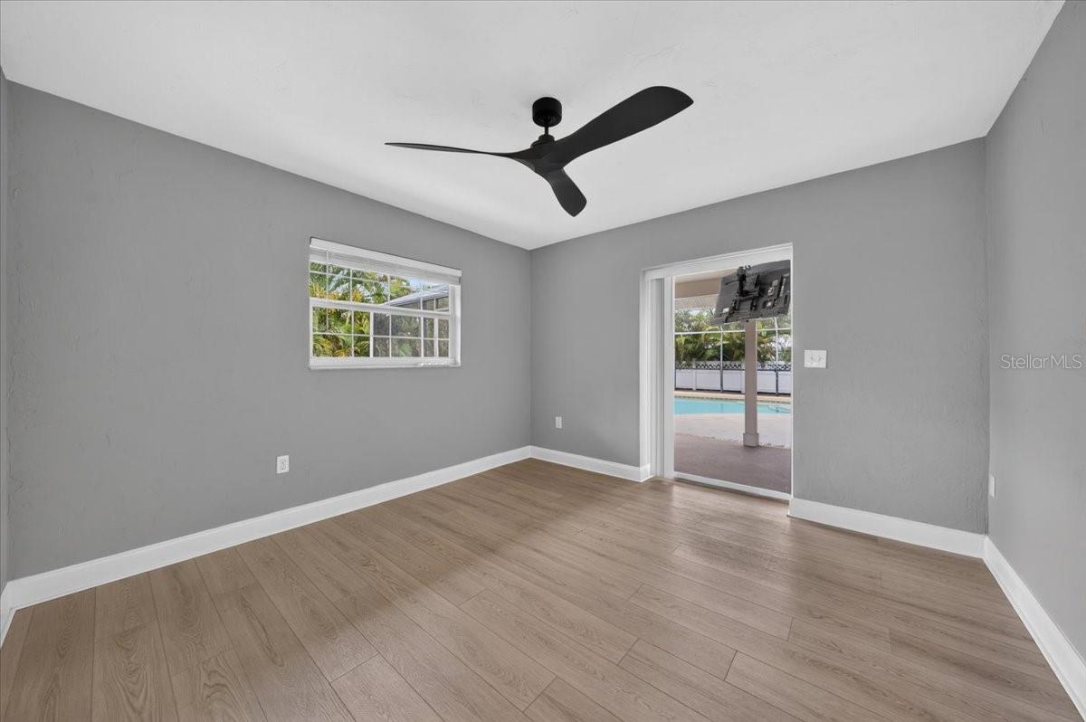 100 MATISSE CIR W — photo 31