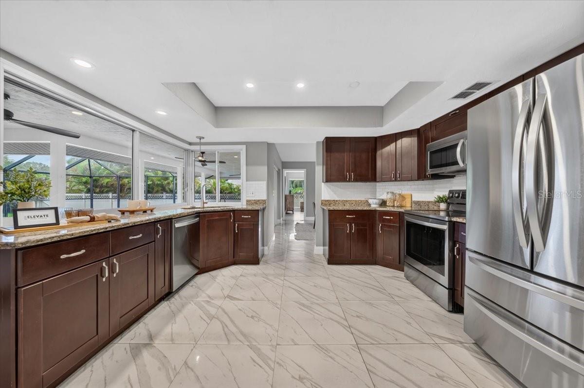 100 MATISSE CIR W — photo 19