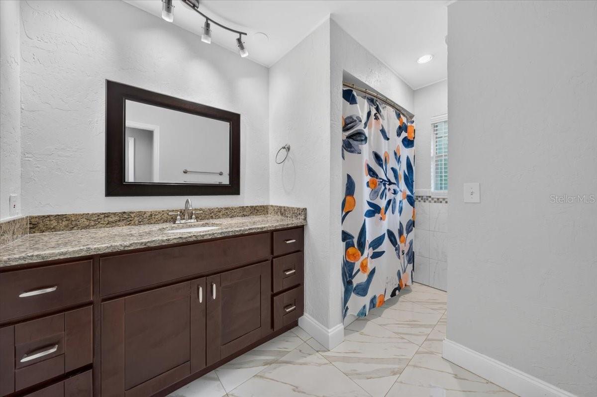 100 MATISSE CIR W — photo 33