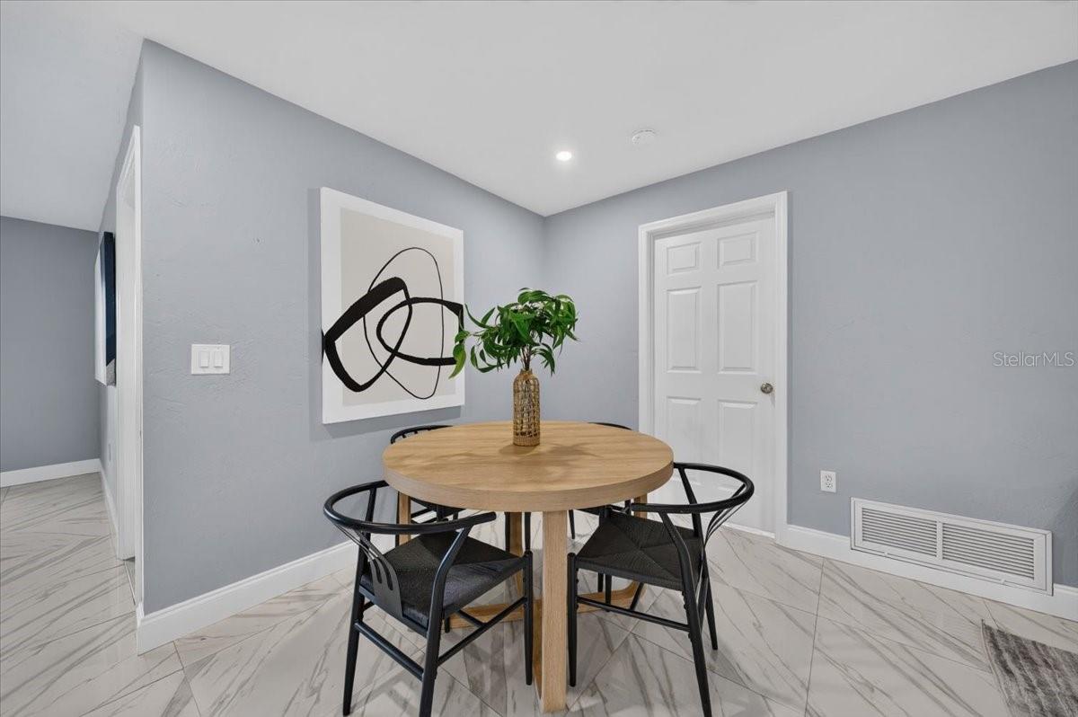 100 MATISSE CIR W — photo 21