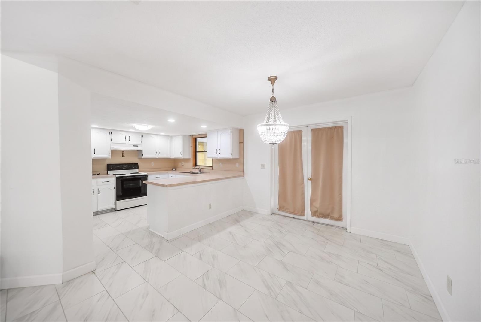 112 WOODINGHAM DR — photo 10