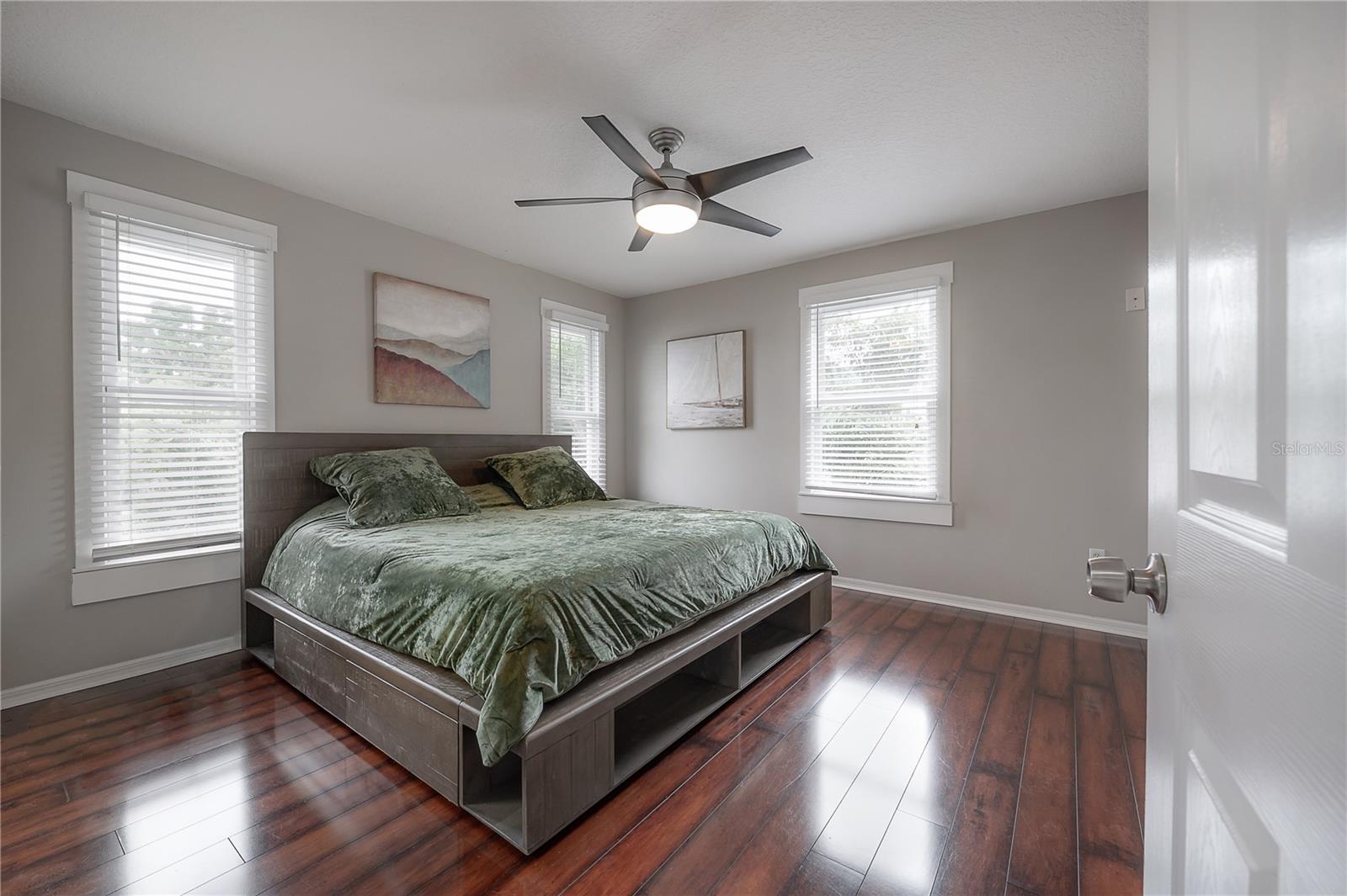 412 E AMELIA AVE — photo 12