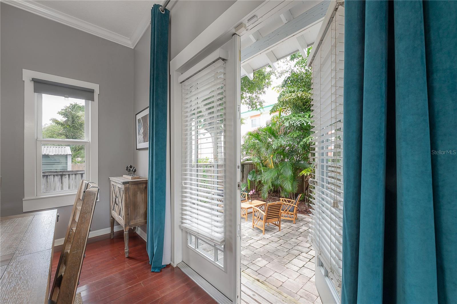412 E AMELIA AVE — photo 10