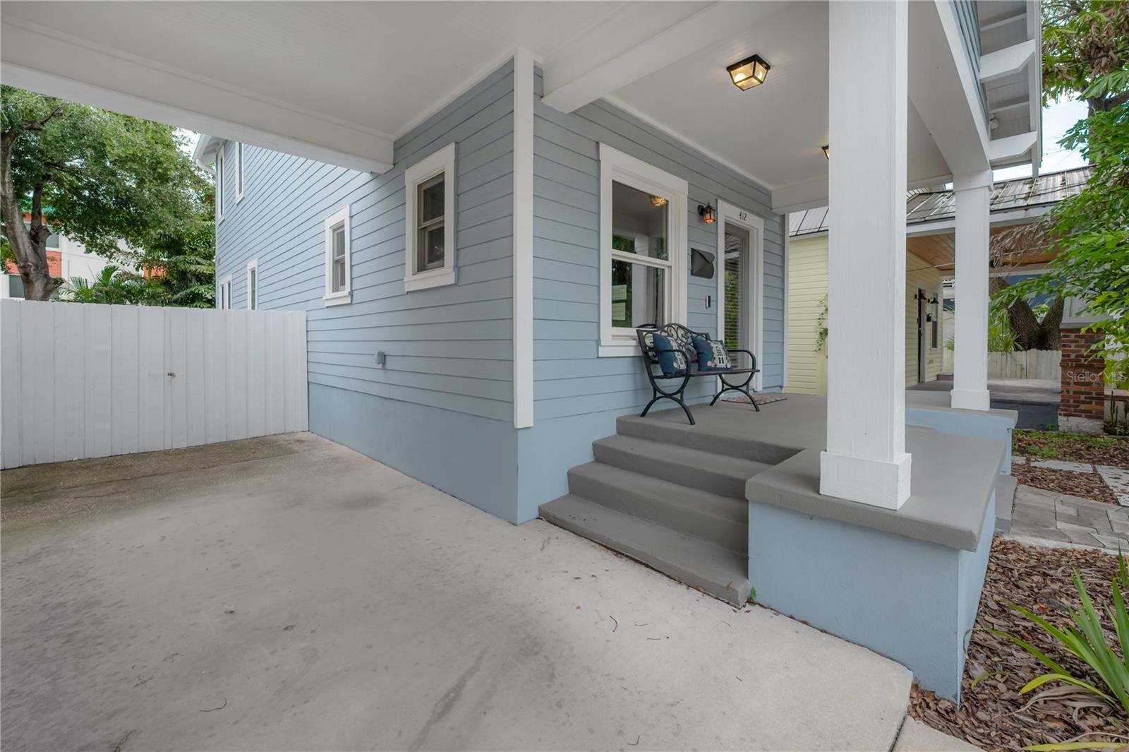 412 E AMELIA AVE — photo 2