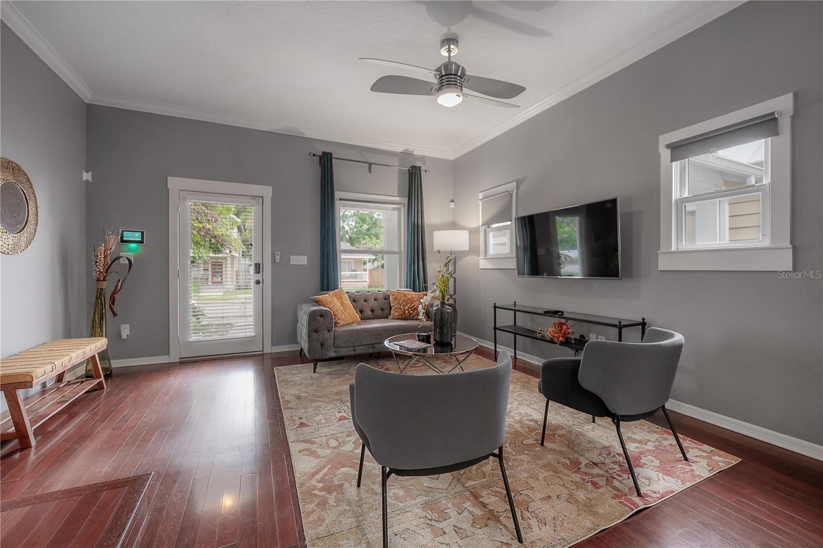 412 E AMELIA AVE — photo 4