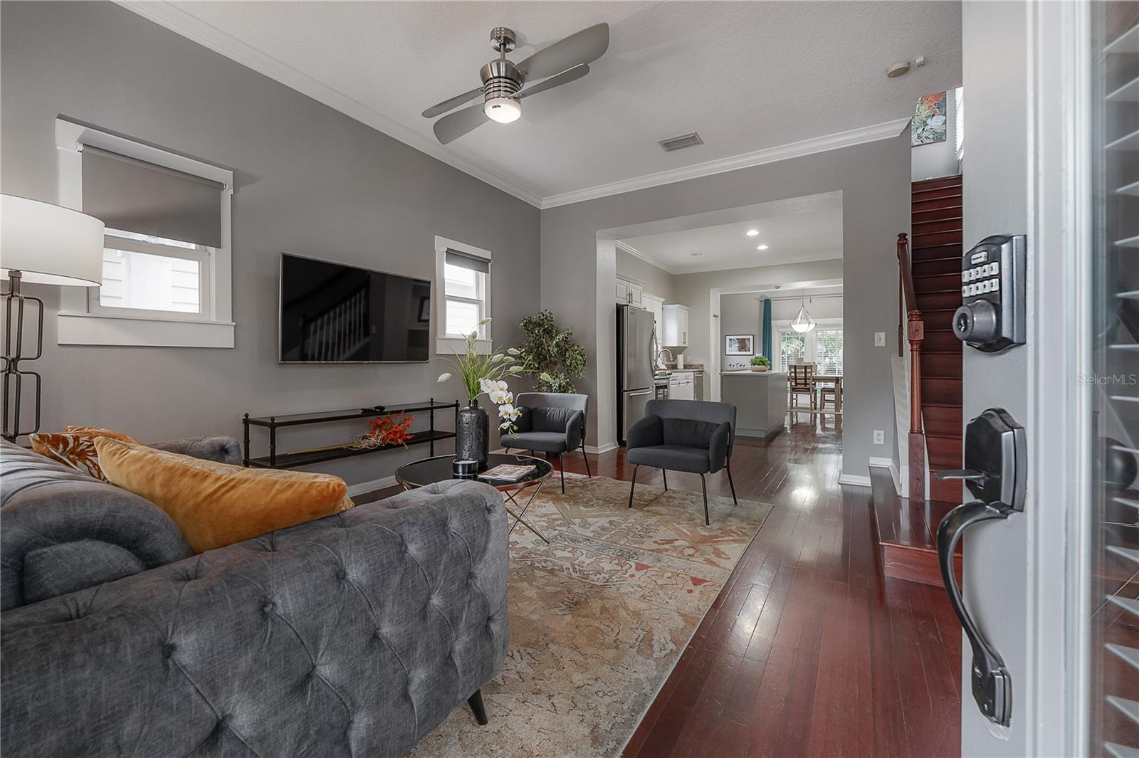 412 E AMELIA AVE — photo 3